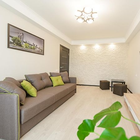 Artal Apartment On Iordanskaya 22 Киев Екстериор снимка