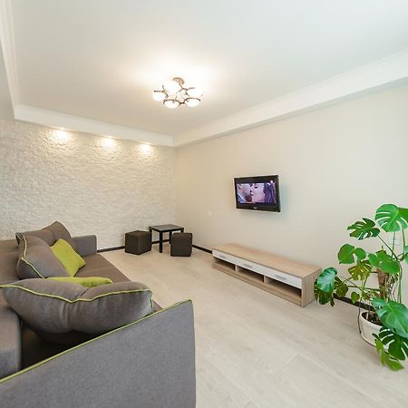 Artal Apartment On Iordanskaya 22 Киев Екстериор снимка