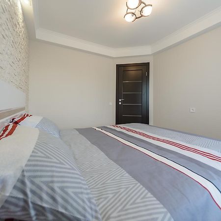 Artal Apartment On Iordanskaya 22 Киев Екстериор снимка