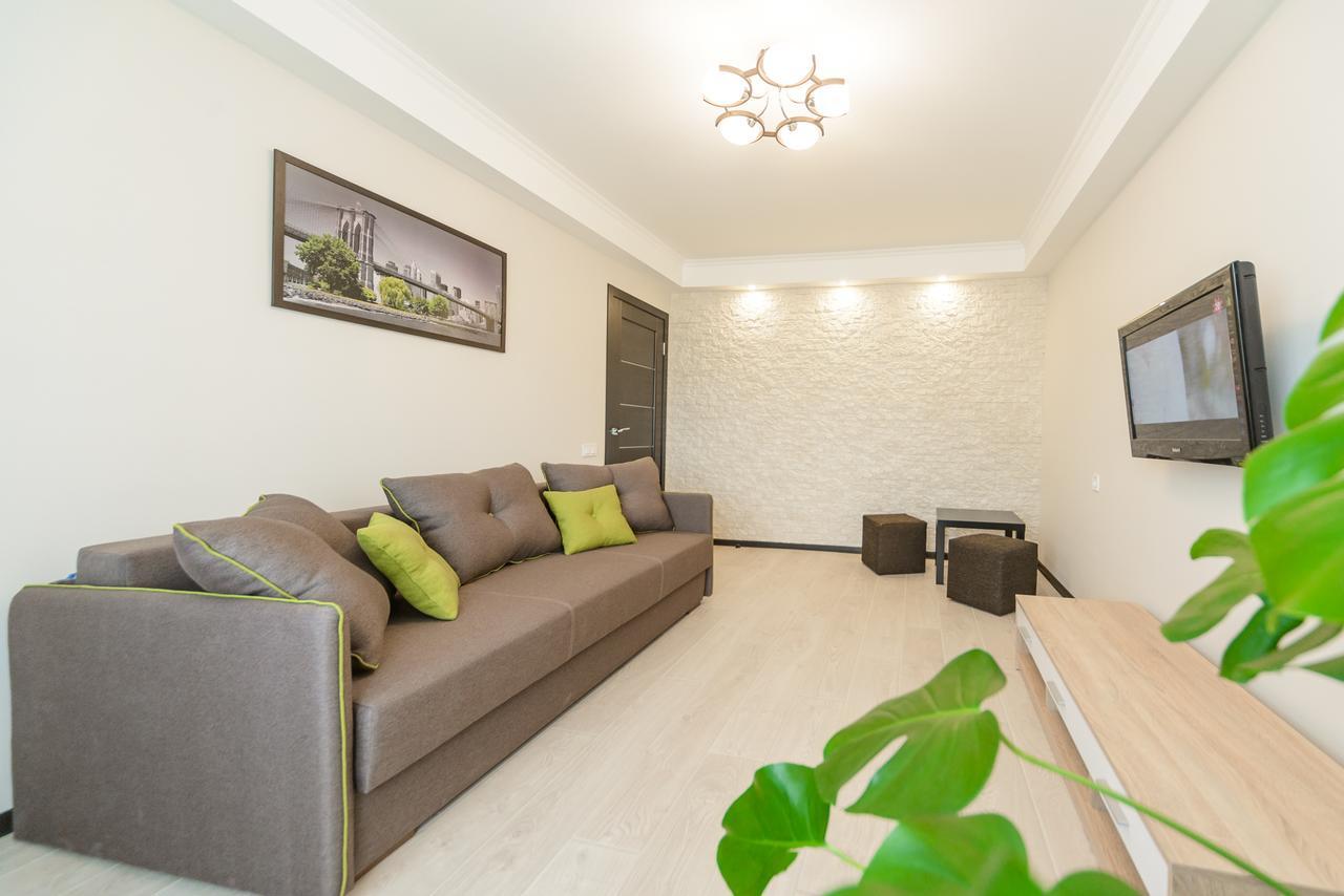 Artal Apartment On Iordanskaya 22 Киев Екстериор снимка