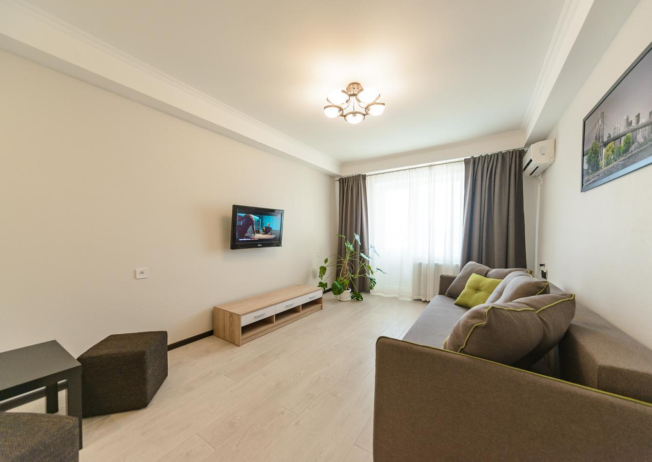Artal Apartment On Iordanskaya 22 Киев Екстериор снимка